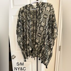 New York & Company Black and Gray Patterned Blouse